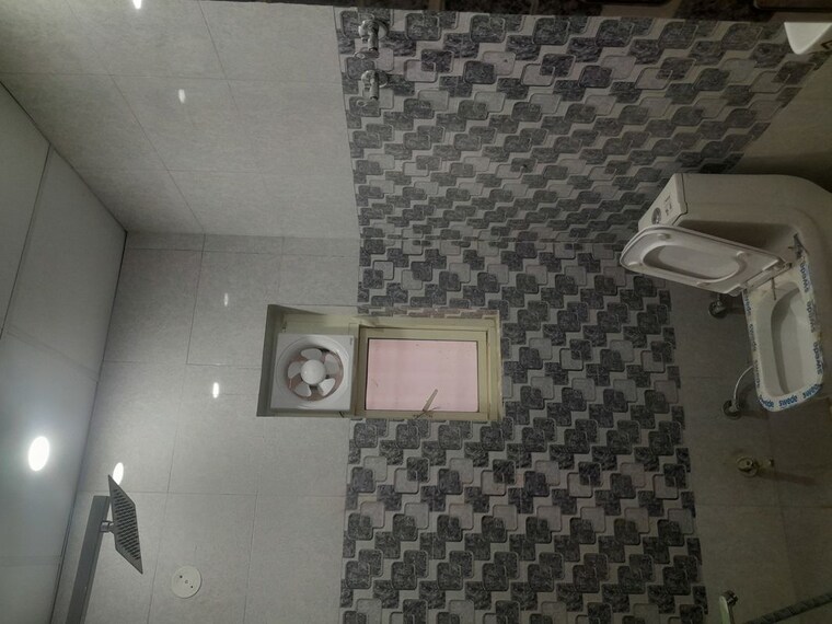 Bathroom, ip extension 2 Bedroom 900 Sq.Ft. Apartment In Ip Extension Delhi 10122927
