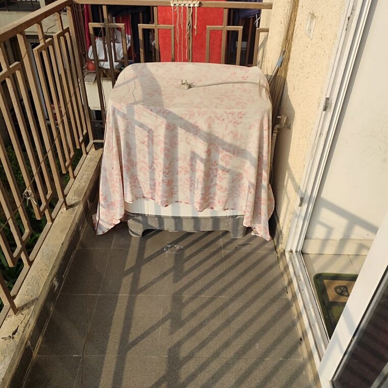 Balcony, signature-roselia-phase-2 2 Bedroom 671 Sq.Ft. Apartment In Sector 95a Gurgaon 10157082