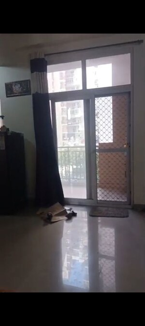 Room in 2.5 BHK Apartment at Hawelia Valencia Square, Sector 1 Greater Noida – for Rent