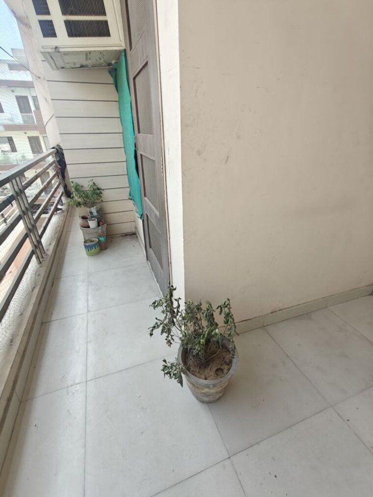 Balcony, sector 44 1 Bedroom 900 Sq.Ft. Builder Floor In Sector 44 Gurgaon 10157109