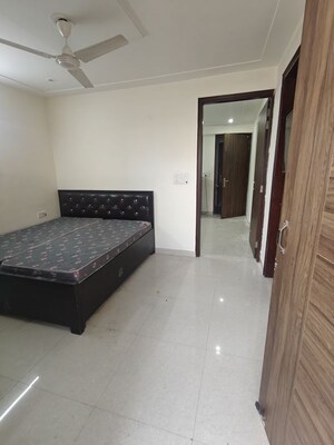 Room in 1 BHK Builder Floor at Sector 44 – for Rent