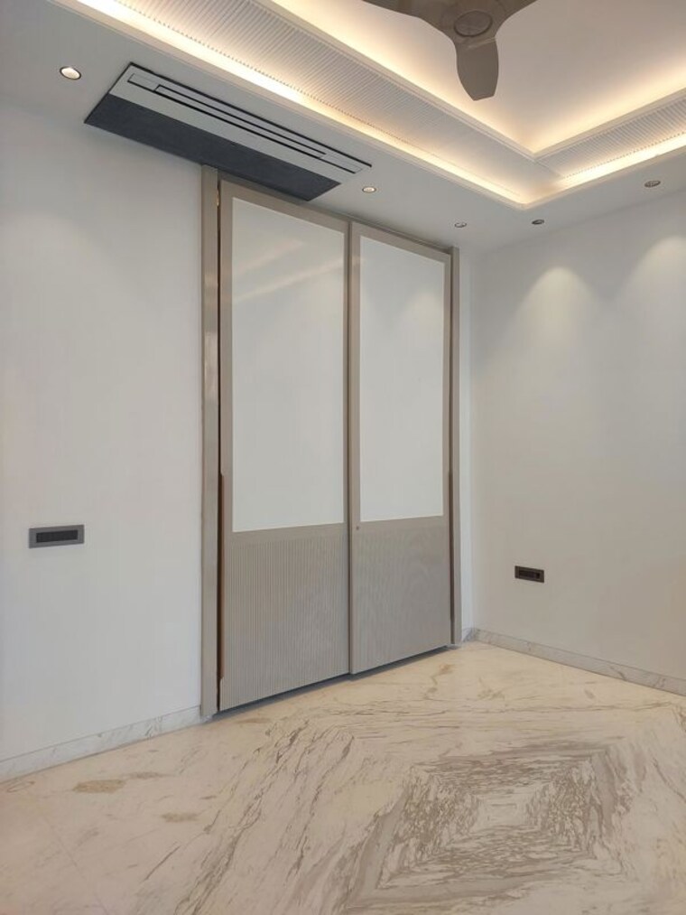 Room, defence colony 3 Bedroom 2525 Sq.Ft. Builder Floor In Defence Colony Delhi 10157099