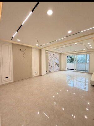 Room in 4 BHK Builder Floor at Sushant Lok 2, Sector 57 – for Sale