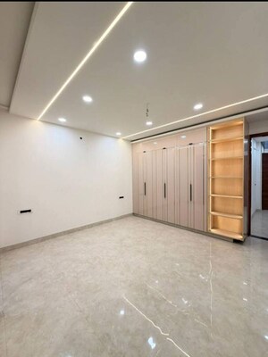 Room in 4 BHK Builder Floor at Sushant Lok 2, Sector 57 – for Sale