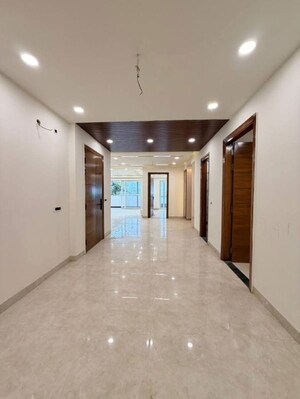 Building Lobby in 4 BHK Builder Floor at Sushant Lok 2, Sector 57 – for Sale