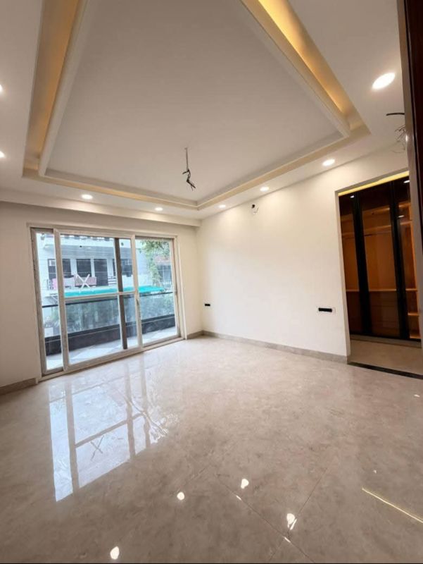 4 BHK + Servant Room 263 Sq.Yd. Builder Floor in Sushant Lok 2