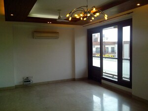Room in 4 BHK Builder Floor at Defence Colony – for Sale