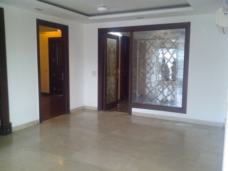 Room, defence colony 4 Bedroom 3000 Sq.Ft. Builder Floor In Defence Colony Delhi 10157147