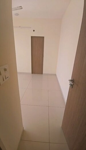 Room in 1 BHK Apartment at Godrej Nest Kandivali, Kandivali East – for Rent