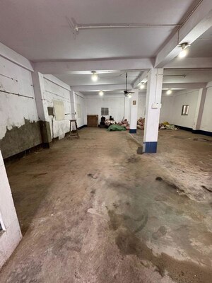 Parking in  Showroom at Park Street – for Rent