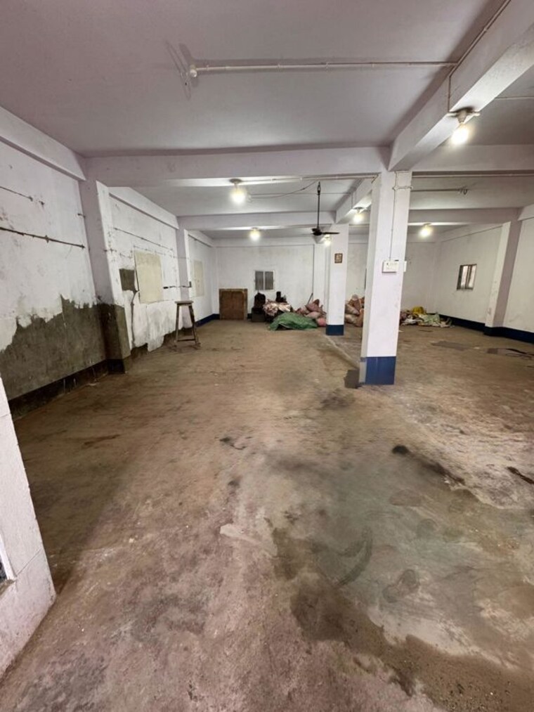  Parking, park street Commercial Showroom 3300 Sq.Ft. In Park Street Kolkata 10157175