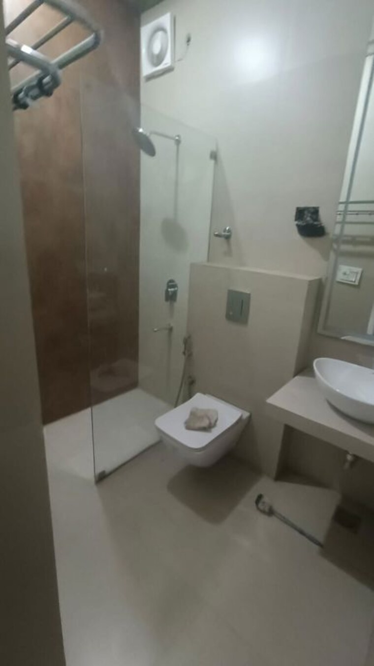 Bathroom, malviya nagar 3 Bedroom 200 Sq.Yd. Builder Floor In Malviya Nagar Delhi 10157179