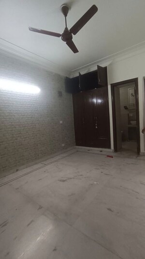 Room in 3 BHK Builder Floor at Malviya Nagar – for Rent