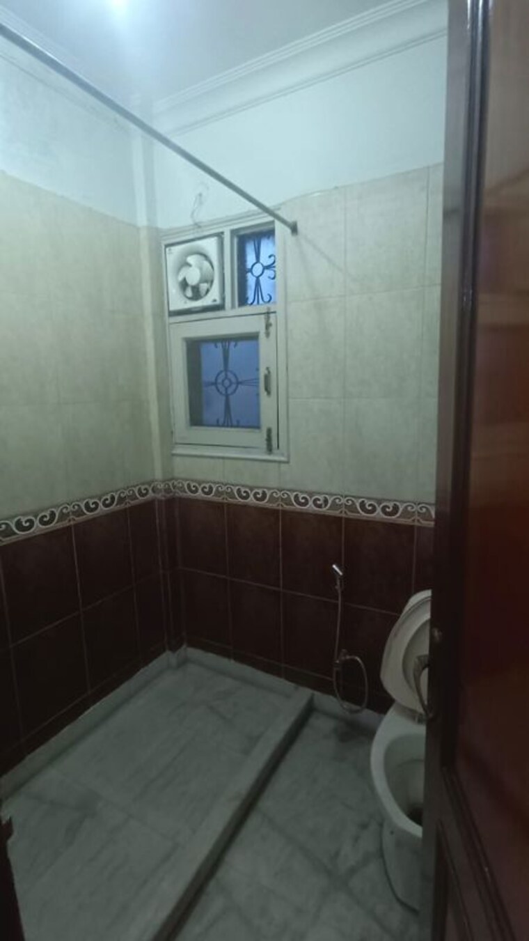Attached Bathroom, malviya nagar 3 Bedroom 200 Sq.Yd. Builder Floor In Malviya Nagar Delhi 10157179