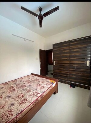 Room in 3 BHK Apartment at Vishnu Vistara, Hi Tech City – for Rent