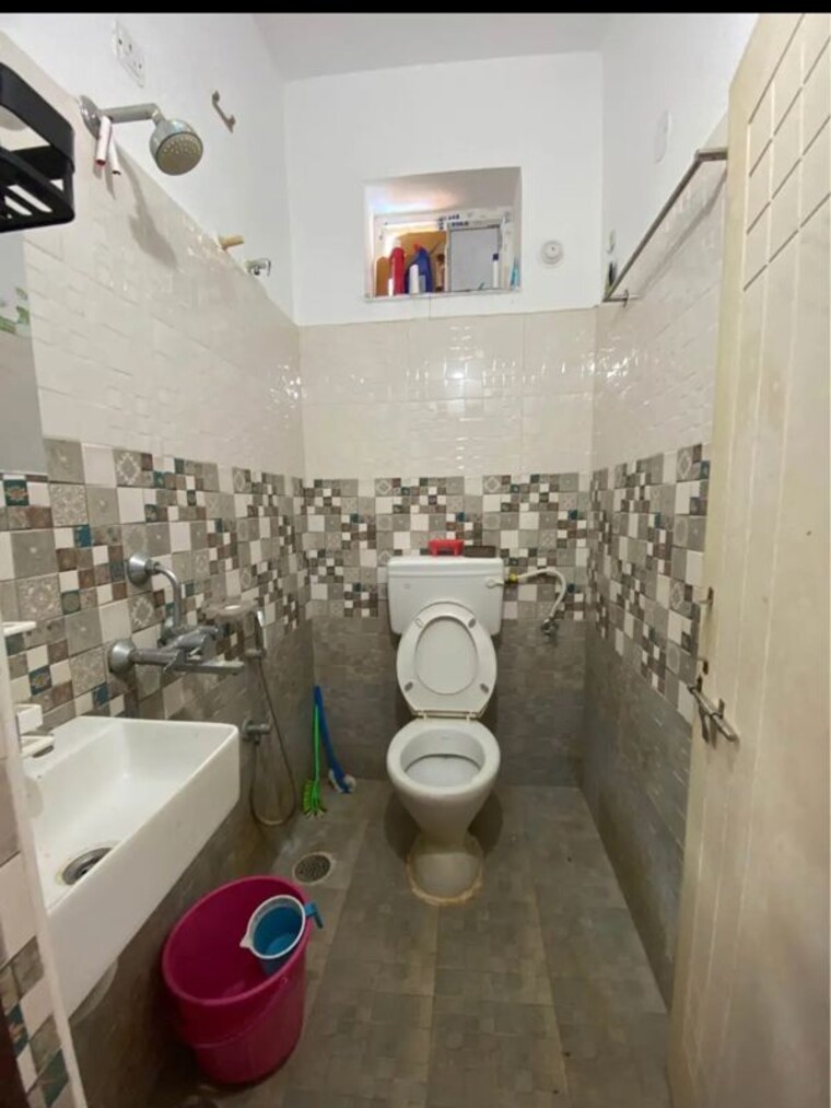 Bathroom, vishnu-vistara 3 Bedroom 1730 Sq.Ft. Apartment In Hi Tech City Hyderabad 10157183