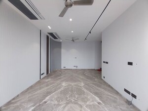 Room in 4 BHK Builder Floor at Defence Colony – for Sale