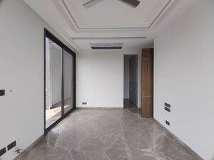Room in 4 BHK Builder Floor at Defence Colony – for Sale