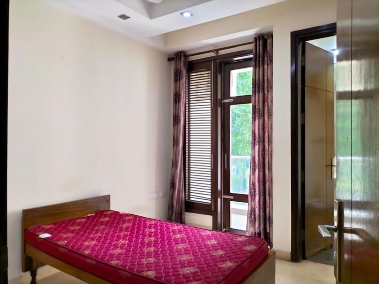 Bedroom, east of kailash 3 Bedroom 125 Sq.Yd. Builder Floor In East Of Kailash Delhi 10157202