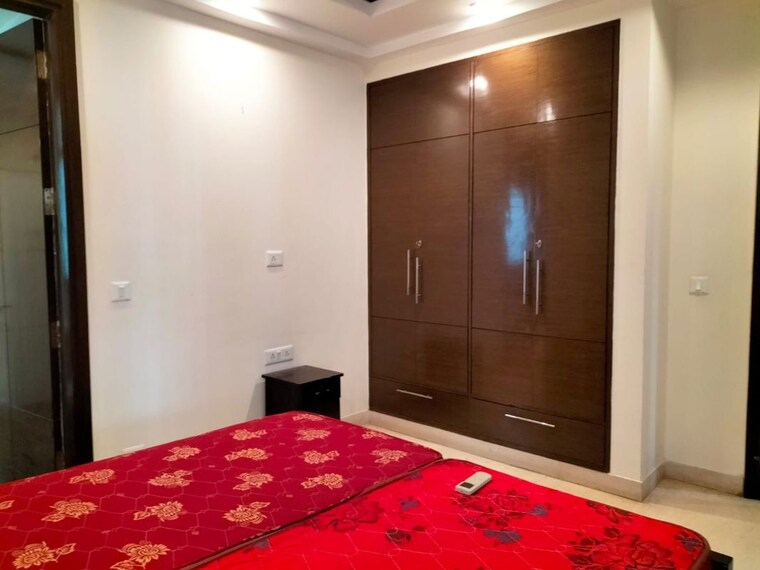 Bedroom, east of kailash 3 Bedroom 125 Sq.Yd. Builder Floor In East Of Kailash Delhi 10157202