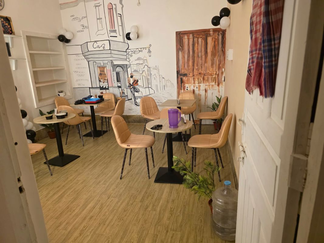 Showroom For Rent in Park Street