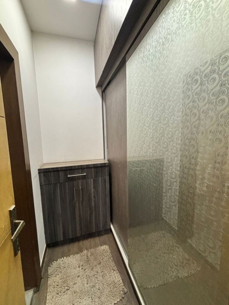 Bathroom, east of kailash 4 Bedroom 300 Sq.Yd. Builder Floor In East Of Kailash Delhi 10157215