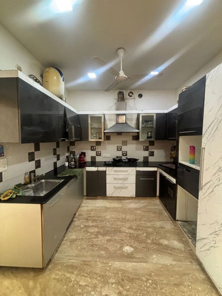 Kitchen, east of kailash 4 Bedroom 300 Sq.Yd. Builder Floor In East Of Kailash Delhi 10157215