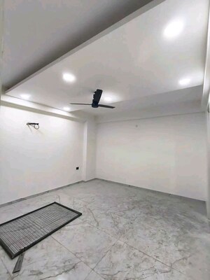 Room in 3 BHK Apartment at Palm Residency Chhatarpur, Chattarpur – for Rent