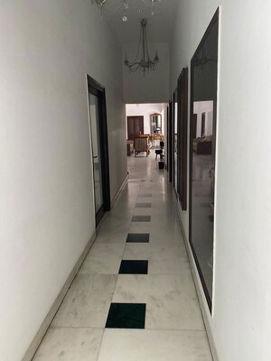 Building Lobby in 6+ BHK Villa at Hauz Khas – for Rent