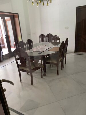Team Area in 6+ BHK Villa at Hauz Khas – for Rent