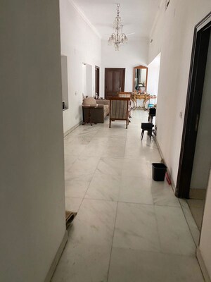 Building Lobby in 6+ BHK Villa at Hauz Khas – for Rent