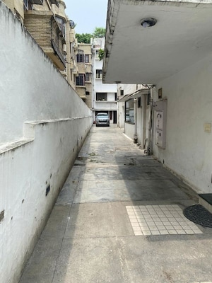 Balcony in 6+ BHK Villa at Hauz Khas – for Rent
