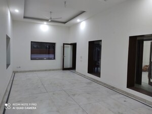 Room in 6+ BHK Villa at Hauz Khas – for Rent