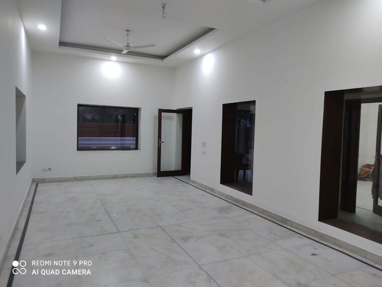 Room, hauz khas 6+ Bedroom 1150 Sq.Yd. Villa In Hauz Khas Delhi 10157248