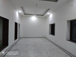 Room in 6+ BHK Villa at Hauz Khas – for Rent