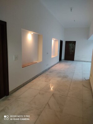 Room in 6+ BHK Villa at Hauz Khas – for Rent