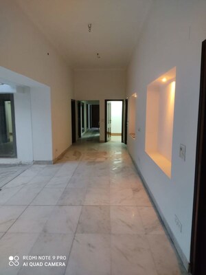 Room in 6+ BHK Villa at Hauz Khas – for Rent