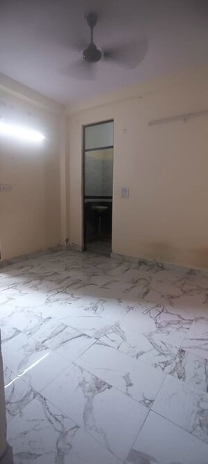 Room in 1 RK Builder Floor at Mukherjee Nagar – for Rent