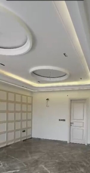 Bathroom in 2.5 BHK Builder Floor at Mukherjee Nagar – for Rent