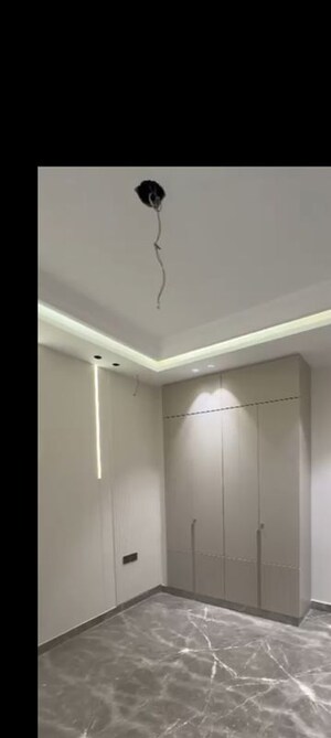 Room in 2.5 BHK Builder Floor at Mukherjee Nagar – for Rent