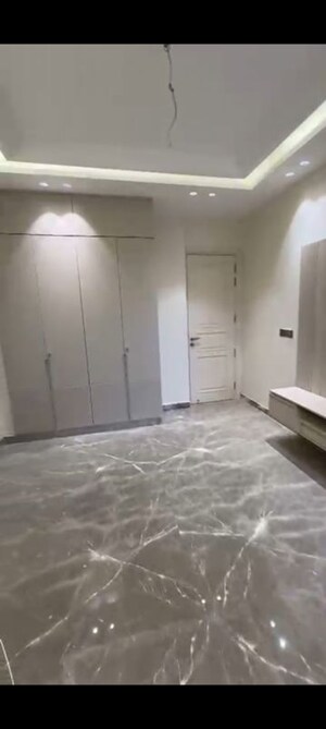 Building Lobby in 2.5 BHK Builder Floor at Mukherjee Nagar – for Rent