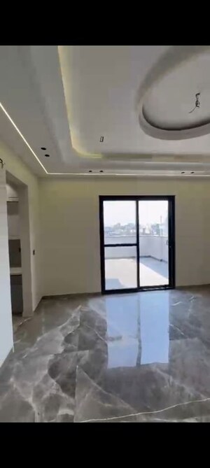 Room in 2.5 BHK Builder Floor at Mukherjee Nagar – for Rent