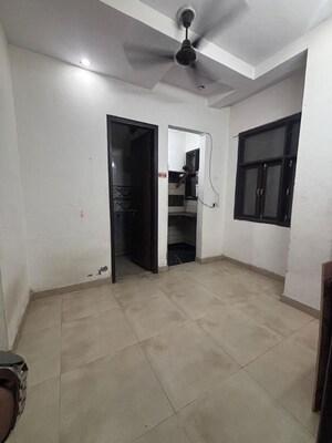 Room in 1 RK Builder Floor at Mukherjee Nagar – for Rent