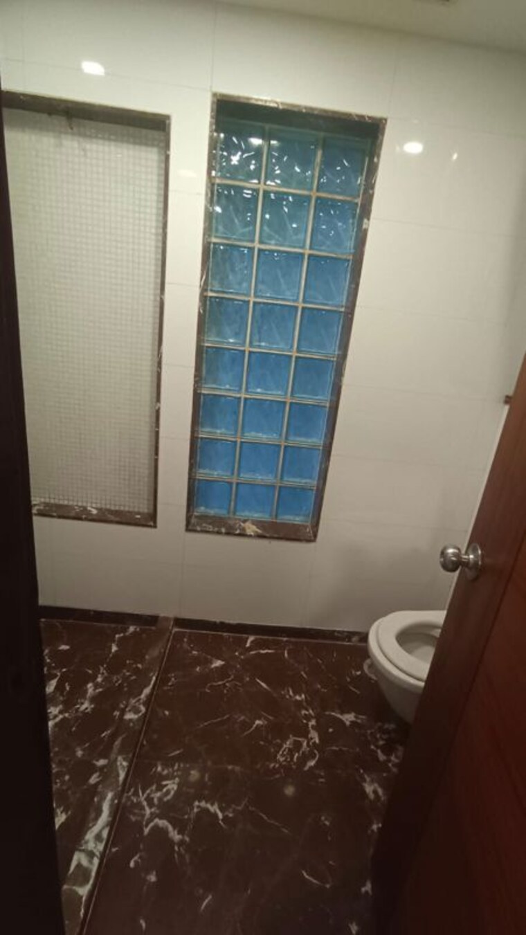 Bathroom, greater kailash i 2 Bedroom 2000 Sq.Ft. Builder Floor In Greater Kailash I Delhi 10157280