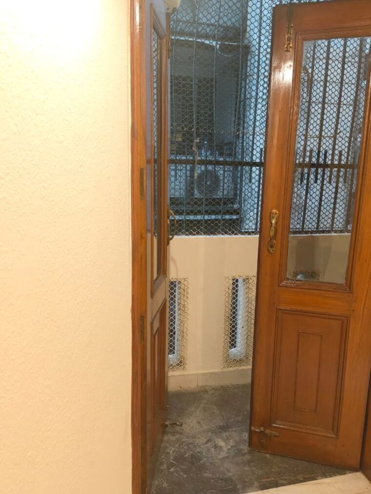 Balcony, hauz khas 3 Bedroom 1800 Sq.Ft. Builder Floor In Hauz Khas Delhi 10157304