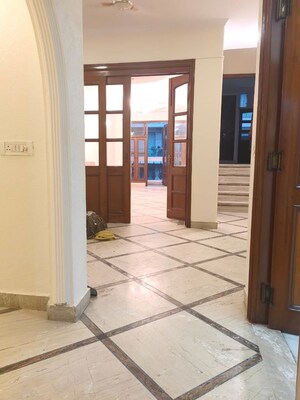 Room in 3 BHK Builder Floor at Hauz Khas – for Rent