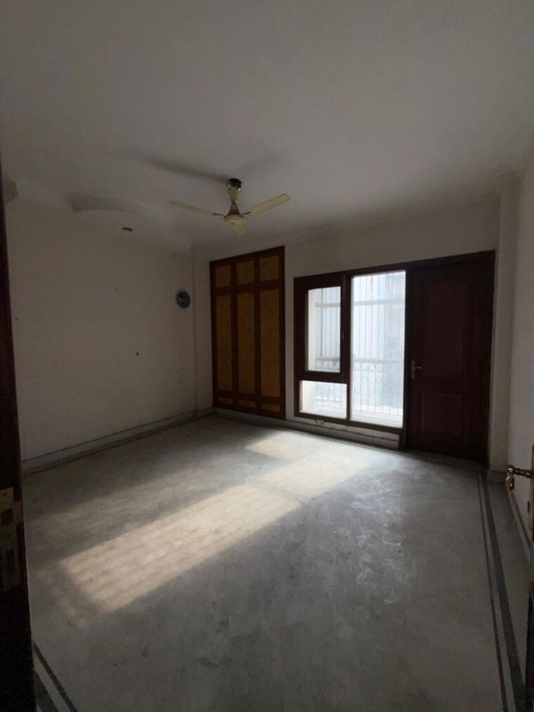 Room, new friends colony 3 Bedroom 2200 Sq.Ft. Builder Floor In New Friends Colony Delhi 10157308