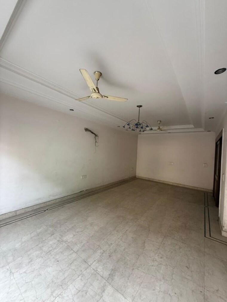 Room, new friends colony 3 Bedroom 2200 Sq.Ft. Builder Floor In New Friends Colony Delhi 10157308