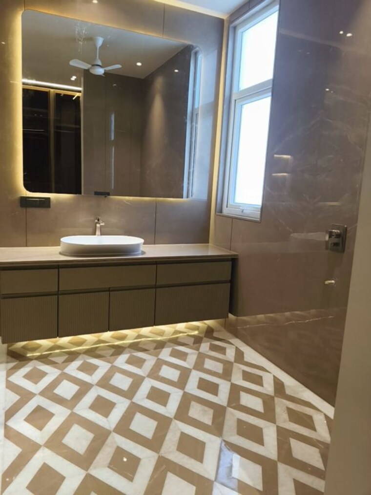 Bathroom, kailash colony 4 Bedroom 4000 Sq.Ft. Builder Floor In Kailash Colony Delhi 10157313