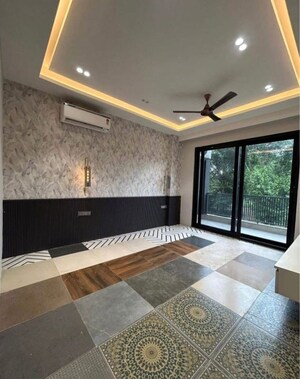 Bedroom in 3 BHK Builder Floor at BPTP Green Oaks, Sector 70a – for Sale